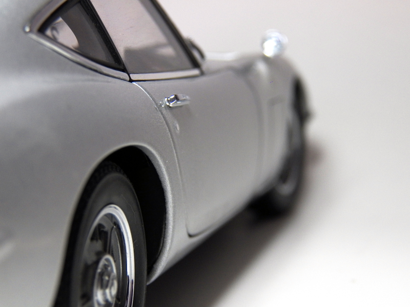 Illustration for article titled LaLD Car Week 1:18 AutoArt Toyota 2000gt
